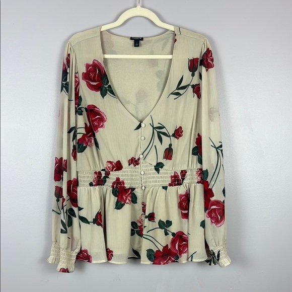 Torrid Cream and Red Roses Smocked Waist Blouse with Long Sleeves Size 1 - Picture 3 of 11